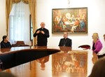 Susret varaždinskog biskupa Bože Radoša i predstojnika Katehetskog ureda s natjecateljima Vjeronaučne olimpijade 2025./2026.